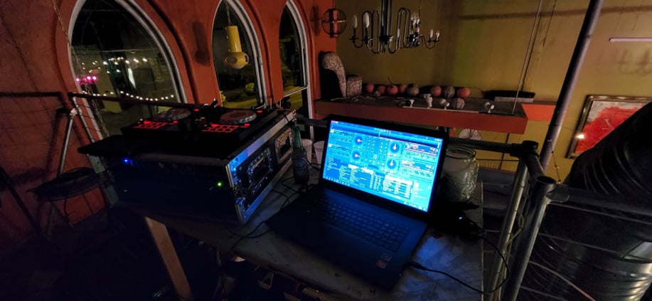 Gallery photo 2 of Blue Diamonds DJ/KJ