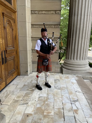 Gallery photo 7 of BonPiper