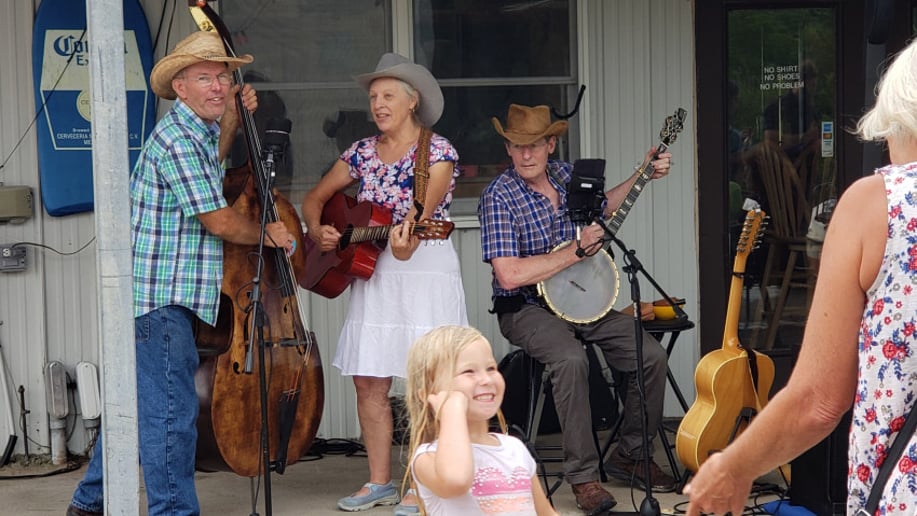 Gallery photo 1 of Rowdy Wranglers String Band