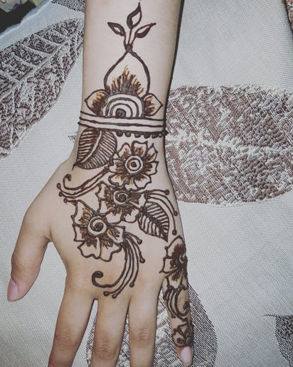 Gallery photo 3 of Sabrina's Henna