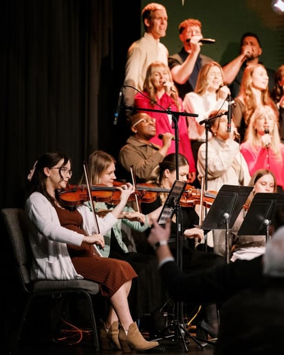 Gallery photo 2 of Julie Guryanov Sacramento Violinist