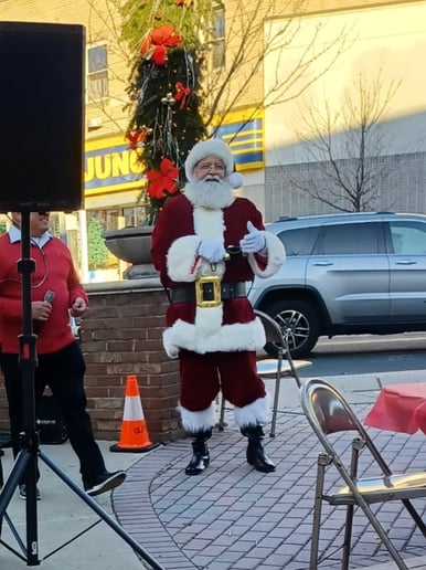 Gallery photo 8 of Santa "Hank"