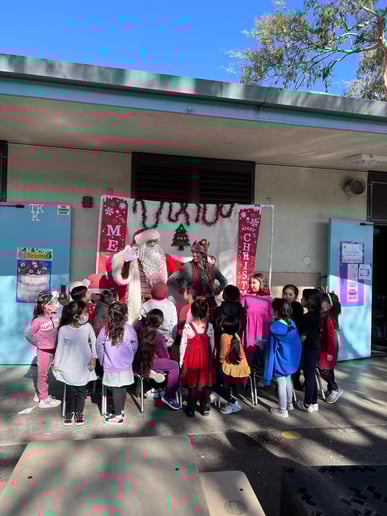 Gallery photo 15 of Hailey Jones & Friends