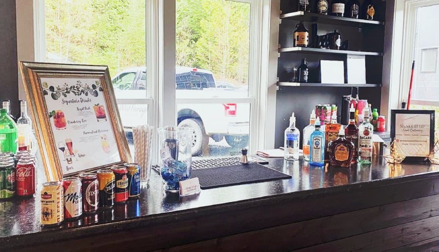 Gallery photo 6 of Shake It Up Event Bartending