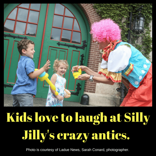 Gallery photo 2 of Silly Jilly the Balloon Artist