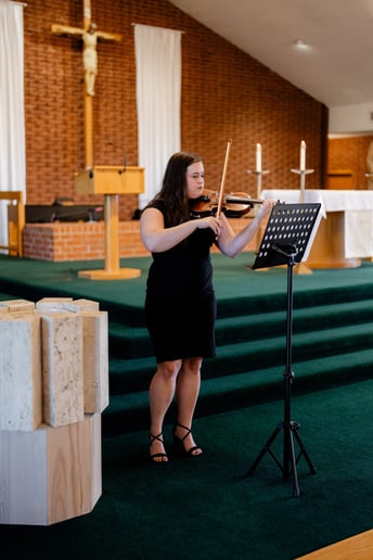 Gallery photo 3 of Solo Violinist