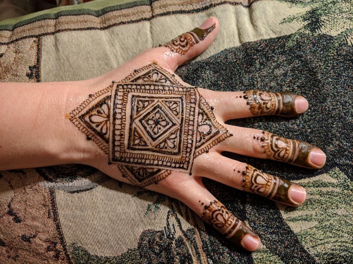 Gallery photo 3 of Sparkle Body Art