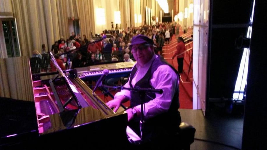 Gallery photo 14 of Strings-USA