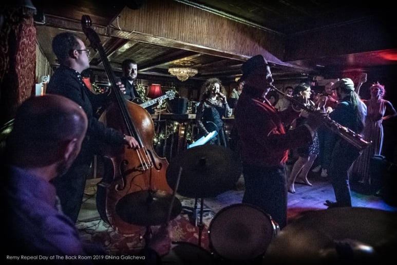 Gallery photo 20 of Svetlana & The Delancey Five