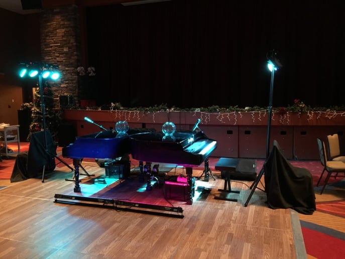 Gallery photo 14 of The Dueling Piano Show