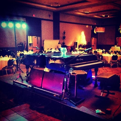 Gallery photo 16 of The Dueling Piano Show