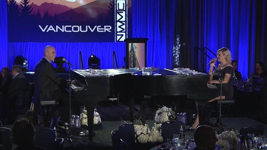 Gallery photo 18 of The Dueling Piano Show
