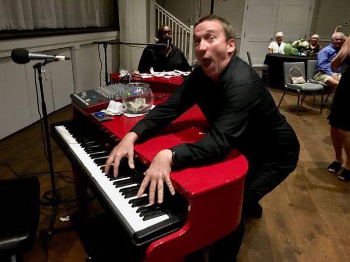 Gallery photo 4 of The Dueling Piano Show