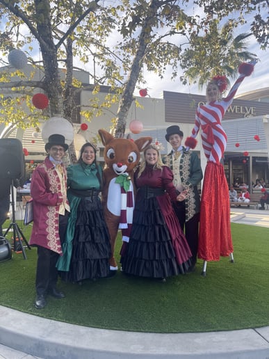 Gallery photo 16 of The Holiday Carolers