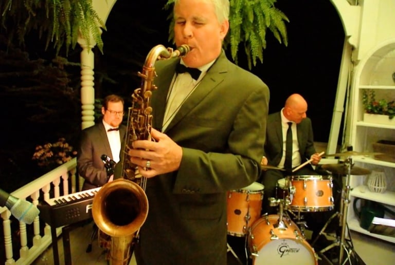 Gallery photo 4 of The Kensie Jazz and Dance Band