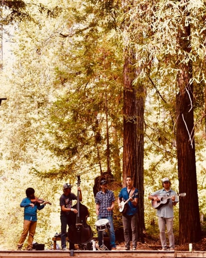 Gallery photo 5 of Erik Yates / Hot Buttered Rum / Gin & Boots