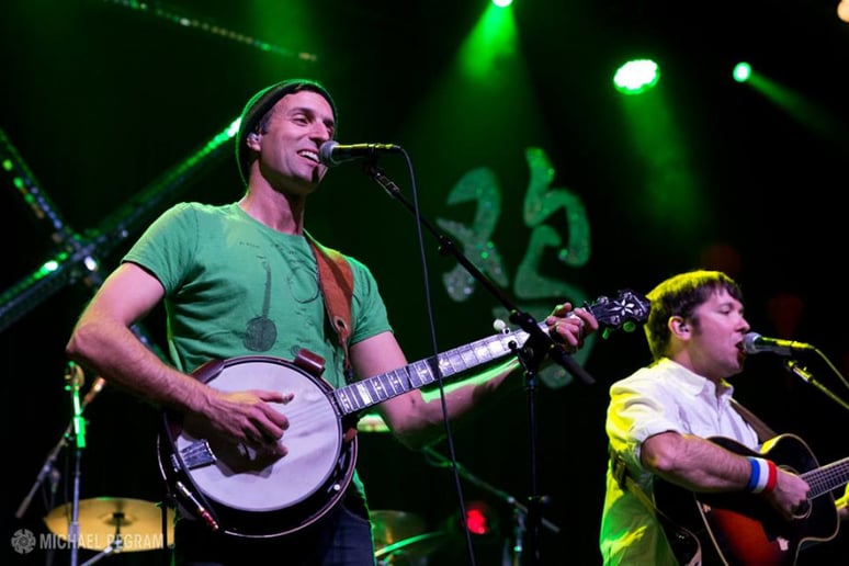 Gallery photo 8 of Erik Yates / Hot Buttered Rum / Gin & Boots