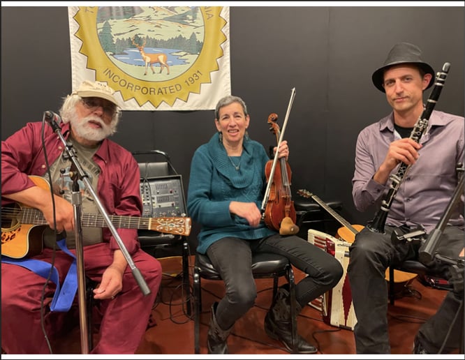 Gallery photo 3 of Erik Yates / Hot Buttered Rum / Gin & Boots