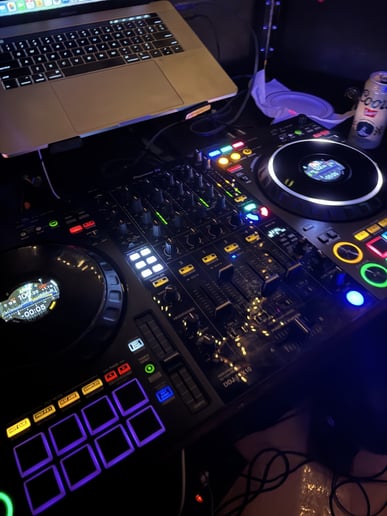 Gallery photo 1 of Titan Entertainment DJs