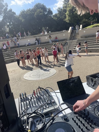 Gallery photo 5 of View Music