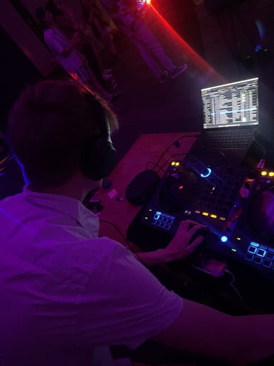 Gallery photo 7 of View Music