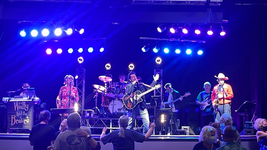 Gallery photo 10 of Wally & The Beaves