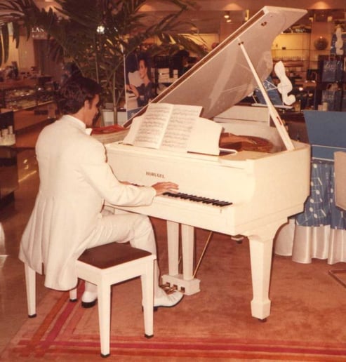 Gallery photo 3 of William Woods at the Piano