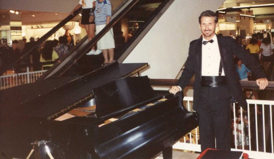 Gallery photo 13 of William Woods at the Piano