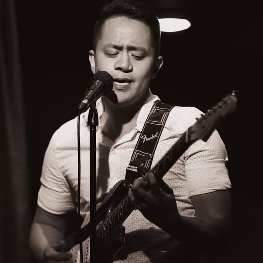Hoppin' on a Jet - Singing Guitarist in Arlington, VA
