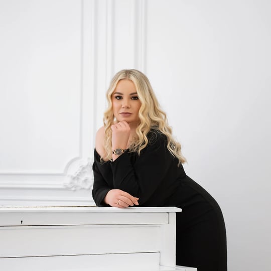 Anna Krasovska - Wedding Photographer in Grimsby, ON