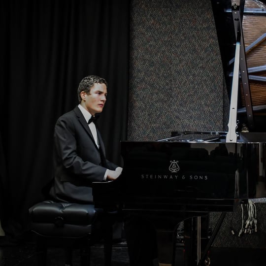 A Pianist for Any Need - Classical Pianist in Latonia, KY