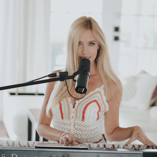 Joanna Holstein - Singing Pianist in Fort Lauderdale, FL