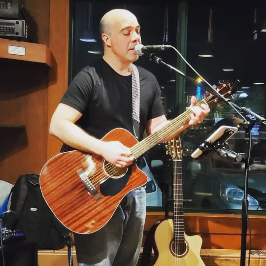 Luis Barros - Across the Universe - Singing Guitarist in Edmonton, AB