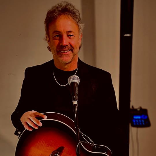 Thomas G - Singing Guitarist in Chicago, IL