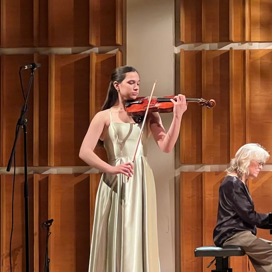 Violinist, Nicole Razhanskiy - Violinist in Stamford, CT