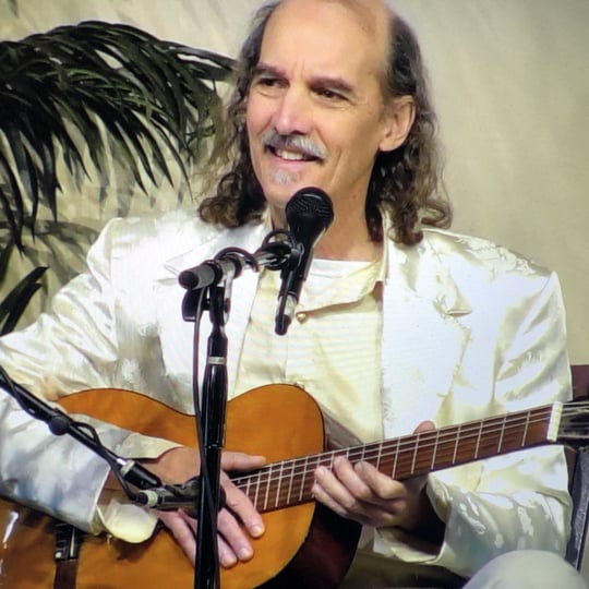 Justus Grose - Singing Guitarist in Eugene, OR