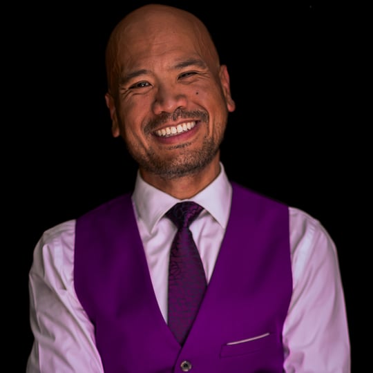The Man in the Purple Suit - Jonathan Molo - Magician / Family Entertainment in Los Angeles, CA