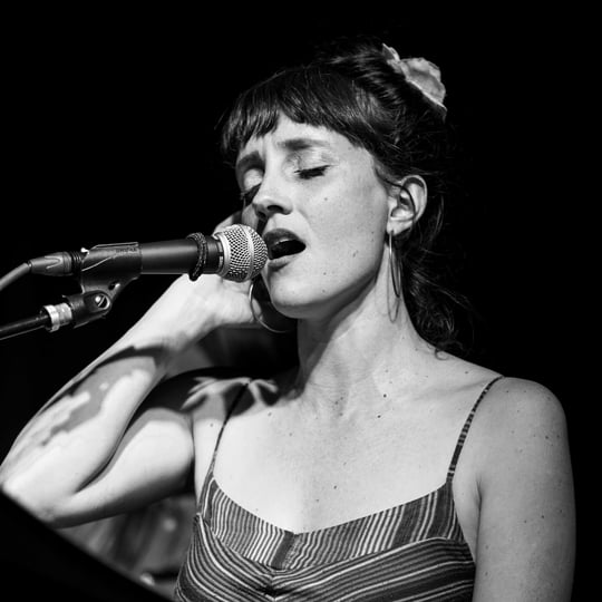 Laurel Halsey - Folk Singer in Philadelphia, PA