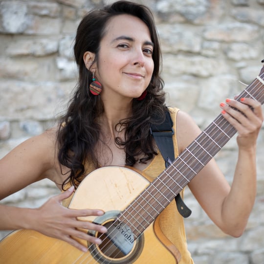 Onna Lou - Singing Guitarist / Wedding Musicians in Winnipeg, MB