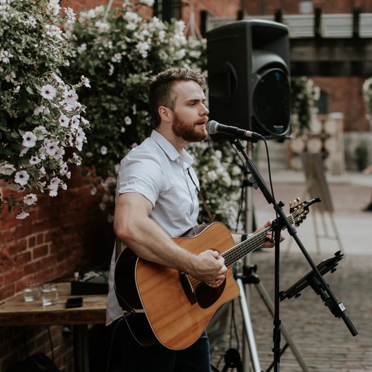 Gareth Bush Music - Singing Guitarist in Toronto, ON