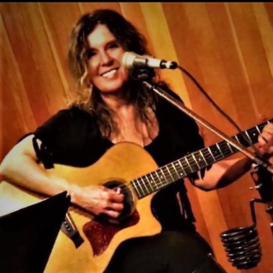 Laura Moe - Singing Guitarist / Wedding Musicians in Minneapolis, MN