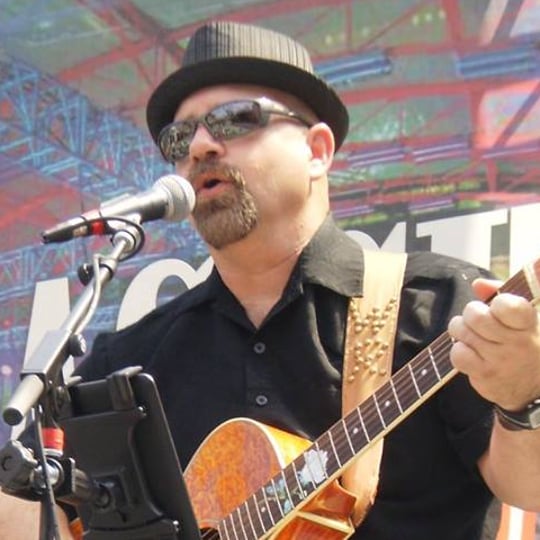 Tracy Smith - Singing Guitarist / Educational Entertainment in Altamont, MO