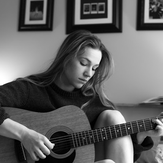 Hannah Nicolaisen - Singing Guitarist / 1980s Era Entertainment in Nashville, TN