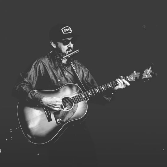 Jes Schneider - Singing Guitarist in Houston, TX