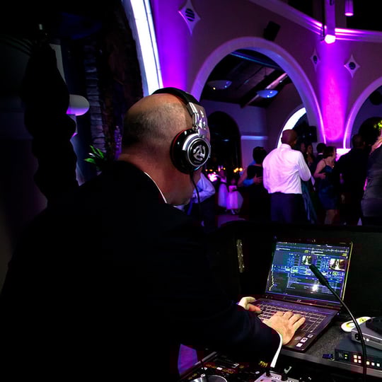 Five Star Entertainment - DJ Services - Wedding DJ / Wedding Entertainment in Fayetteville, NC