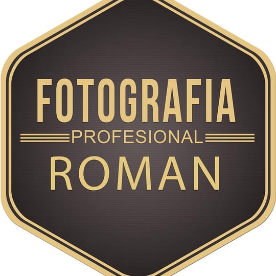 Photographer Roman - Photographer / Wedding Photographer in Green Bay, WI