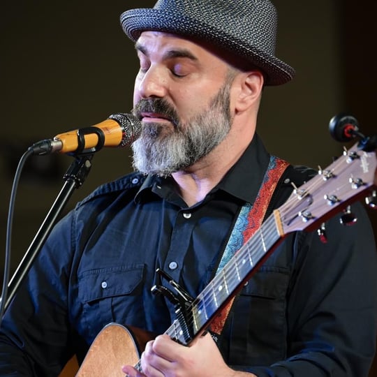 Erik Rabasca - Singing Guitarist in Stamford, CT