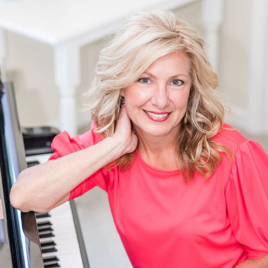 Julie Hufstetler - Singing Pianist in Uniontown, OH