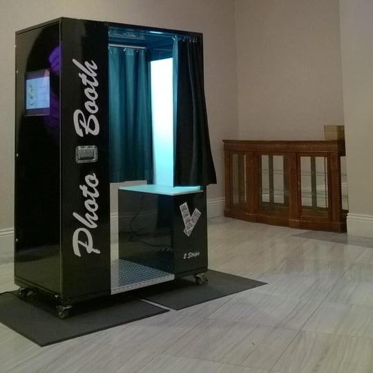 Hotshots Photobooths - Photo Booths in Wilmington, DE