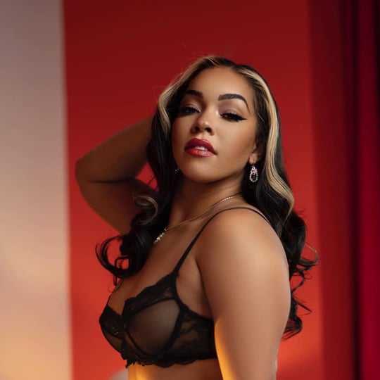 Miss Vera Valentinaa - Burlesque Entertainment in St Louis, MO